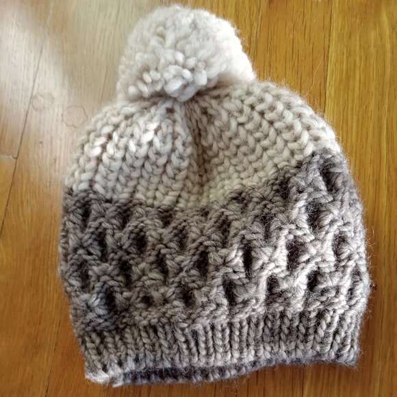 Gelso Bianco Italian Alpaca Wool Blend Beanie with Pom Pom - like new! - Picture 3 of 4